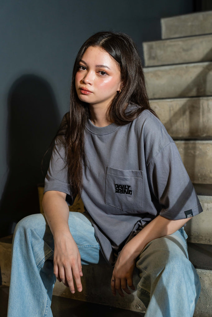 DAILY GRIND SHEAR POCKET TEE EMBRO GRAY