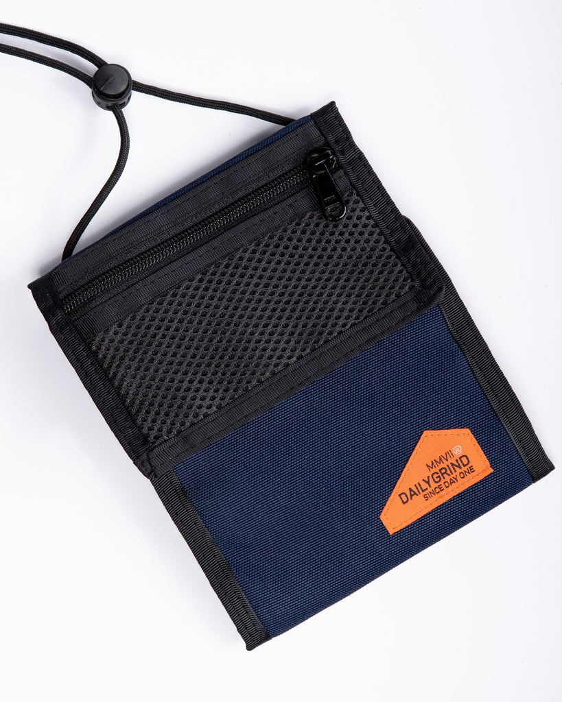 DAILY GRIND ENTIRE SLING WALLET NAVY BLUE