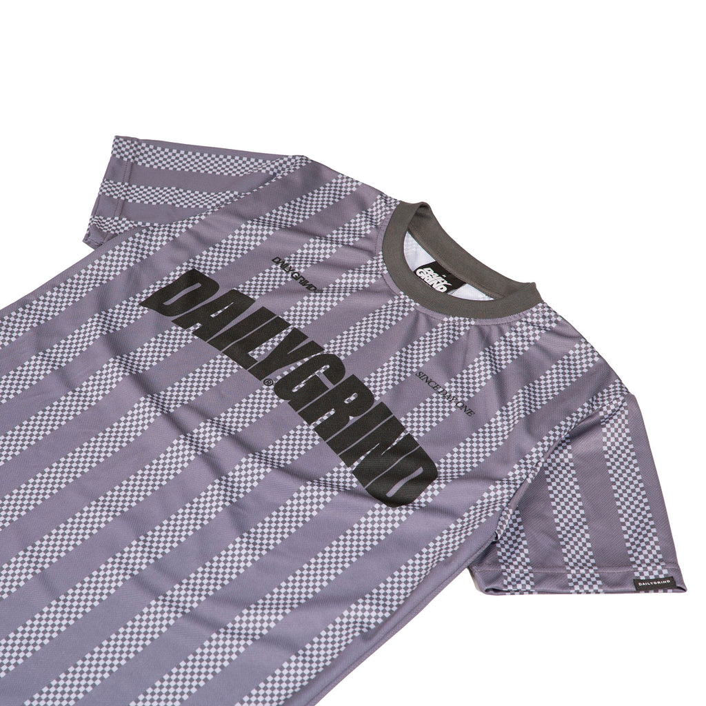 DAILY GRIND LINEAR CODE JERSEY SHORTSLEEVE GRAY