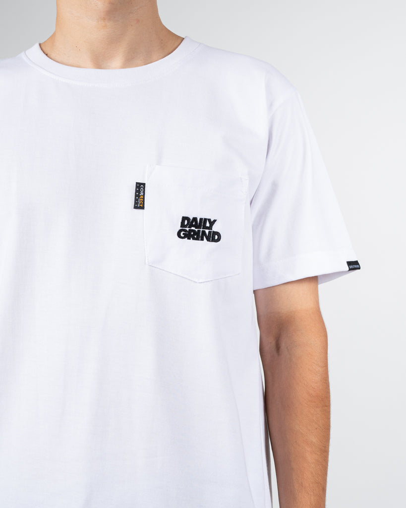 DAILY GRIND NEEDLEWORK POCKET TEE WHITE