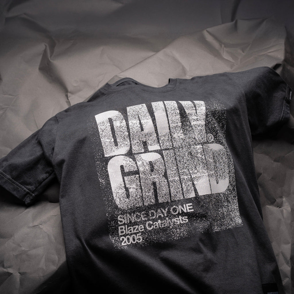 DAILY GRIND GLITCH WASHED TSHIRT GRAY