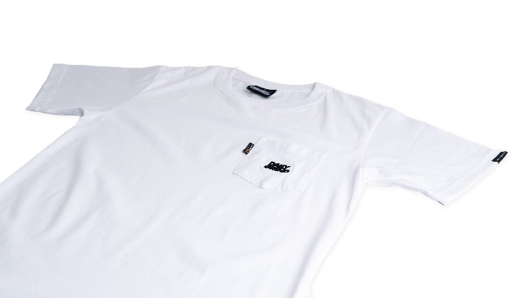 DAILY GRIND NEEDLEWORK POCKET TEE WHITE