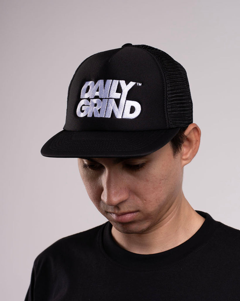 DAILY GRIND STEALTH TRUCKER CAP BLACK/WHITE