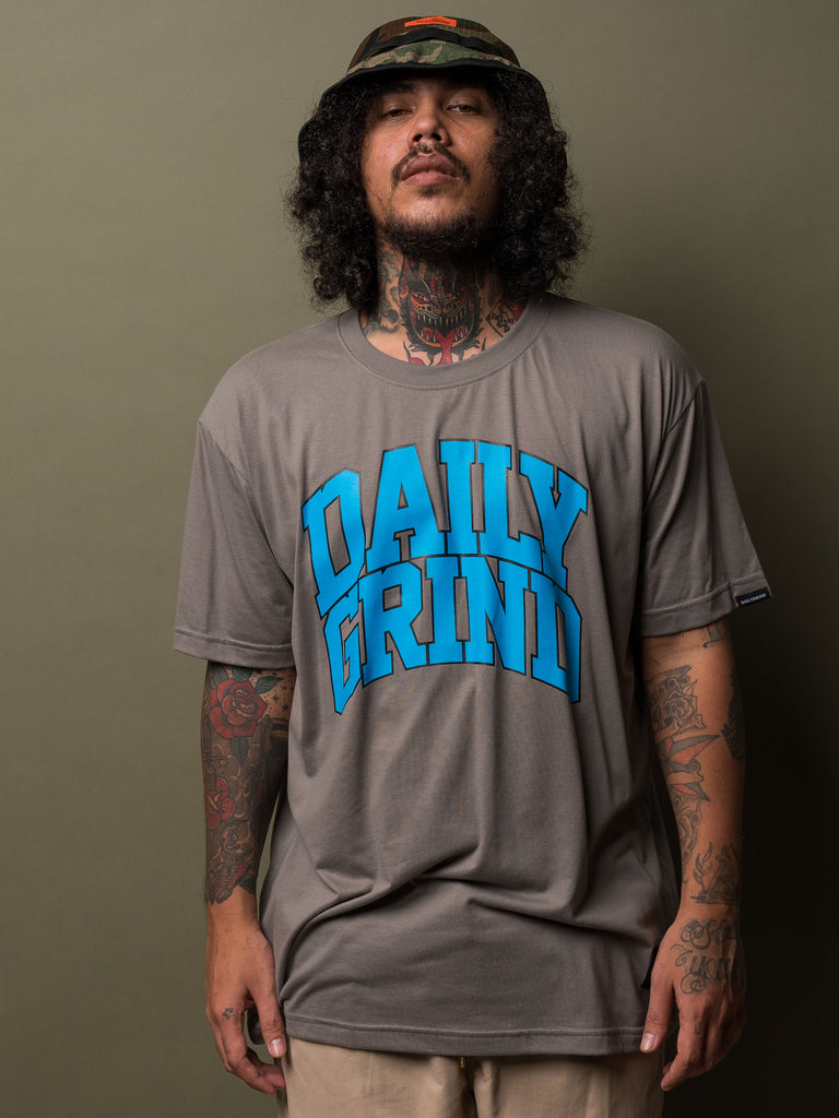 DAILY GRIND VARSITY TSHIRT GRAY