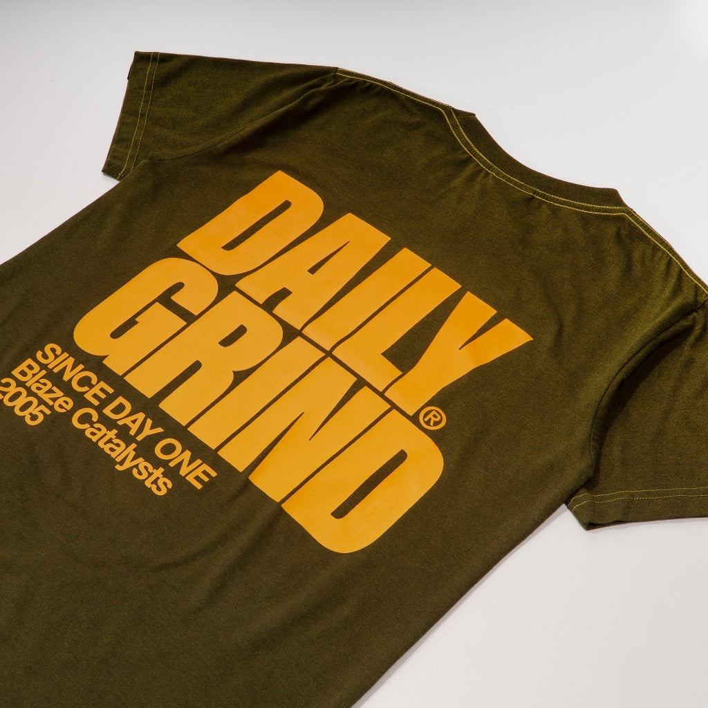 DAILY GRIND BLAZE WASHED TSHIRT FATIGUE/YELLOW