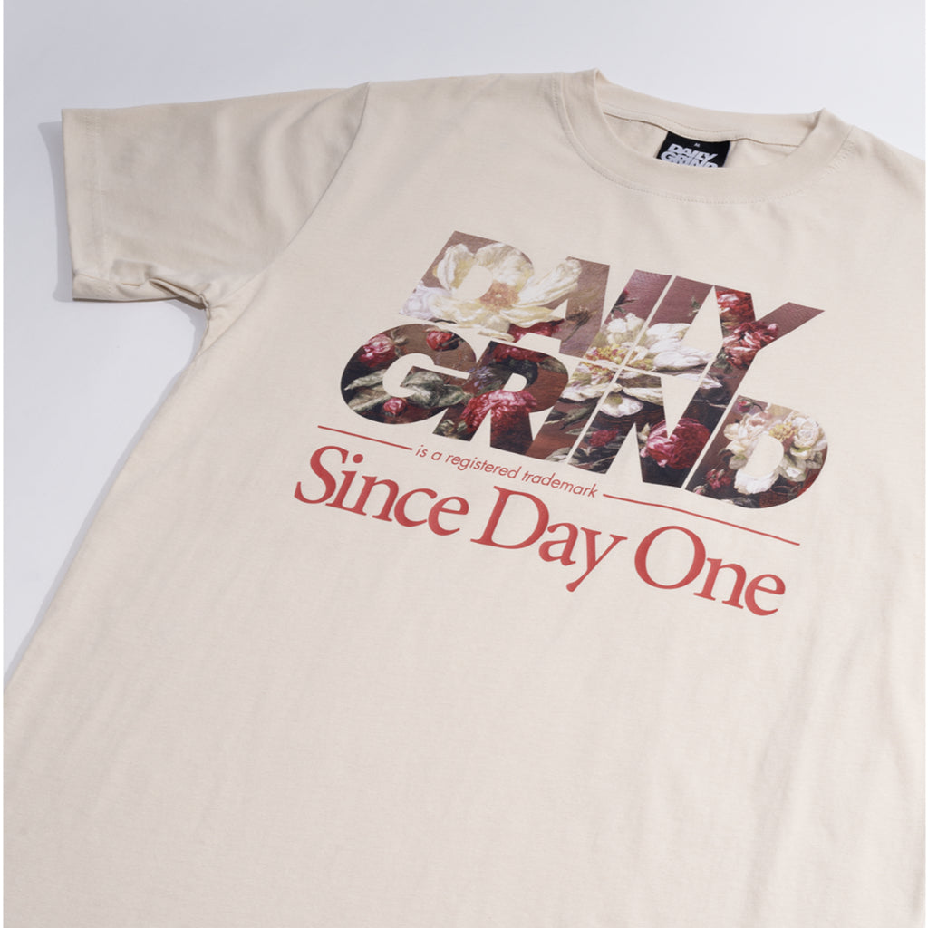 DAILY GRIND BLOSSOM TSHIRT CREAM