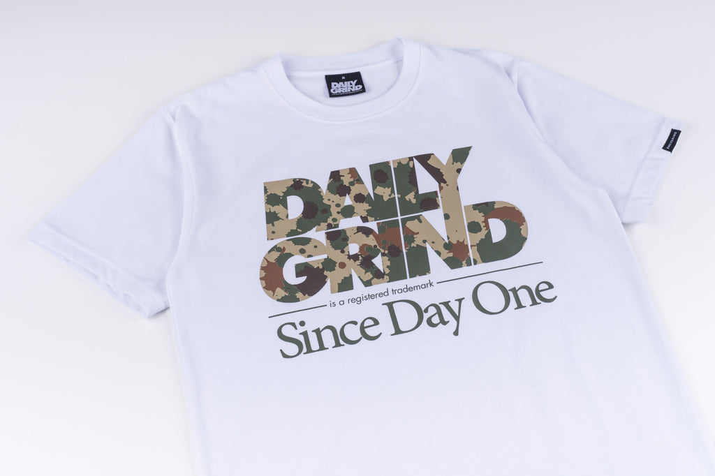 DAILY GRIND MAIN COVER TSHIRT WHITE/CAMOU