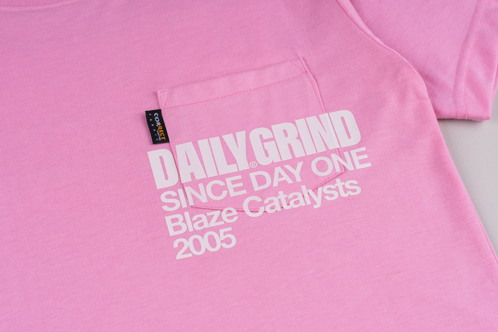 DAILY GRIND BLAZE POCKET TEE PINK