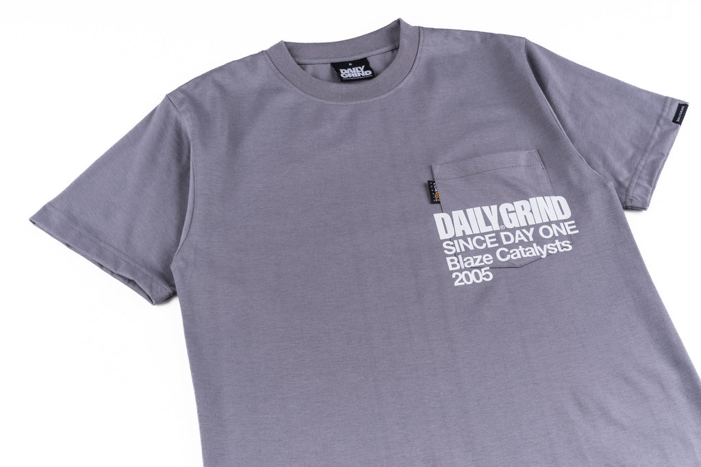 DAILY GRIND BLAZE POCKET TEE GRAY