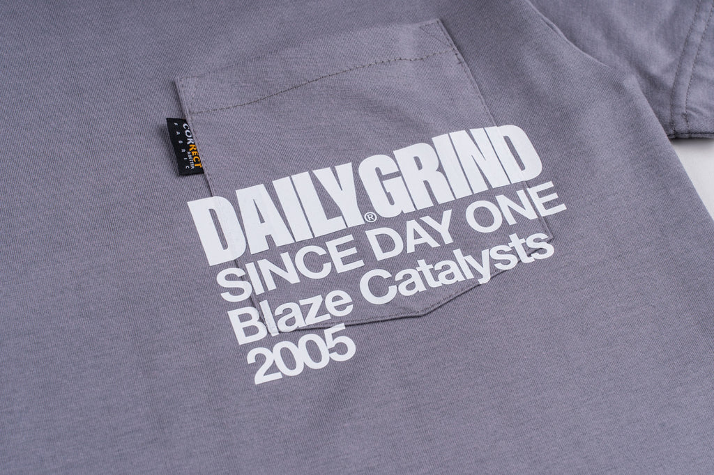 DAILY GRIND BLAZE POCKET TEE GRAY