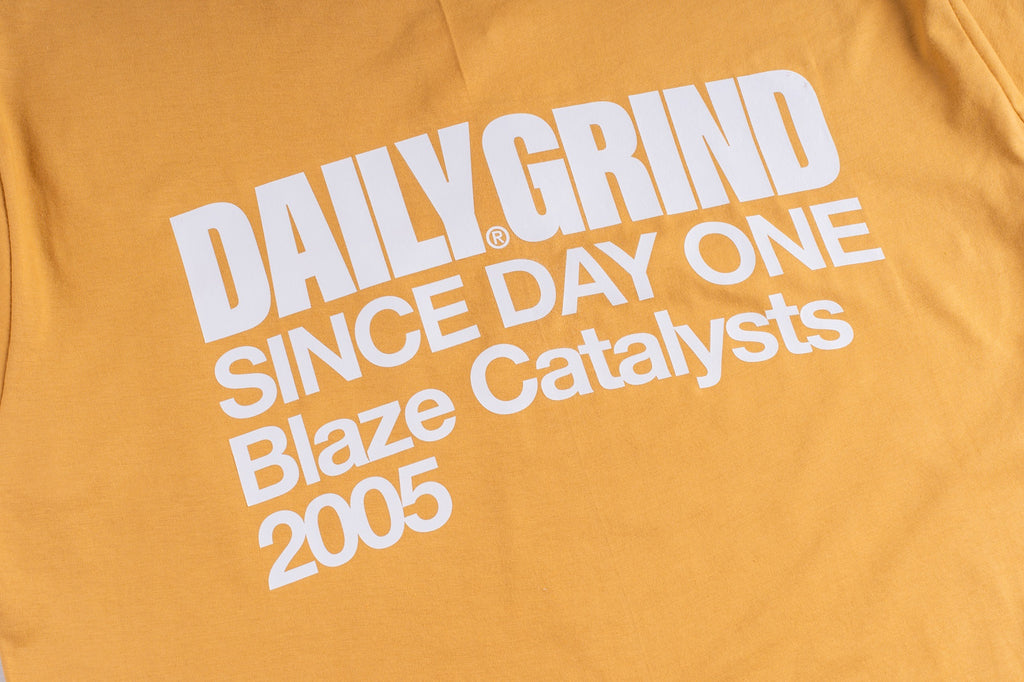 DAILY GRIND BLAZE POCKET TEE MUSTARD