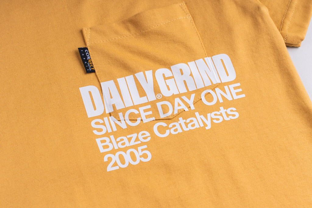 DAILY GRIND BLAZE POCKET TEE MUSTARD