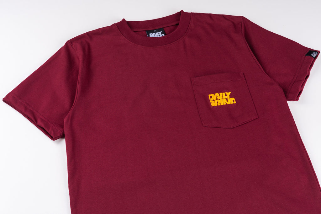 DAILY GRIND SHEAR POCKET TEE EMBRO MAROON