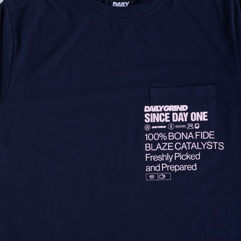 DAILY GRIND CONTROL POCKET TEE NAVY BLUE
